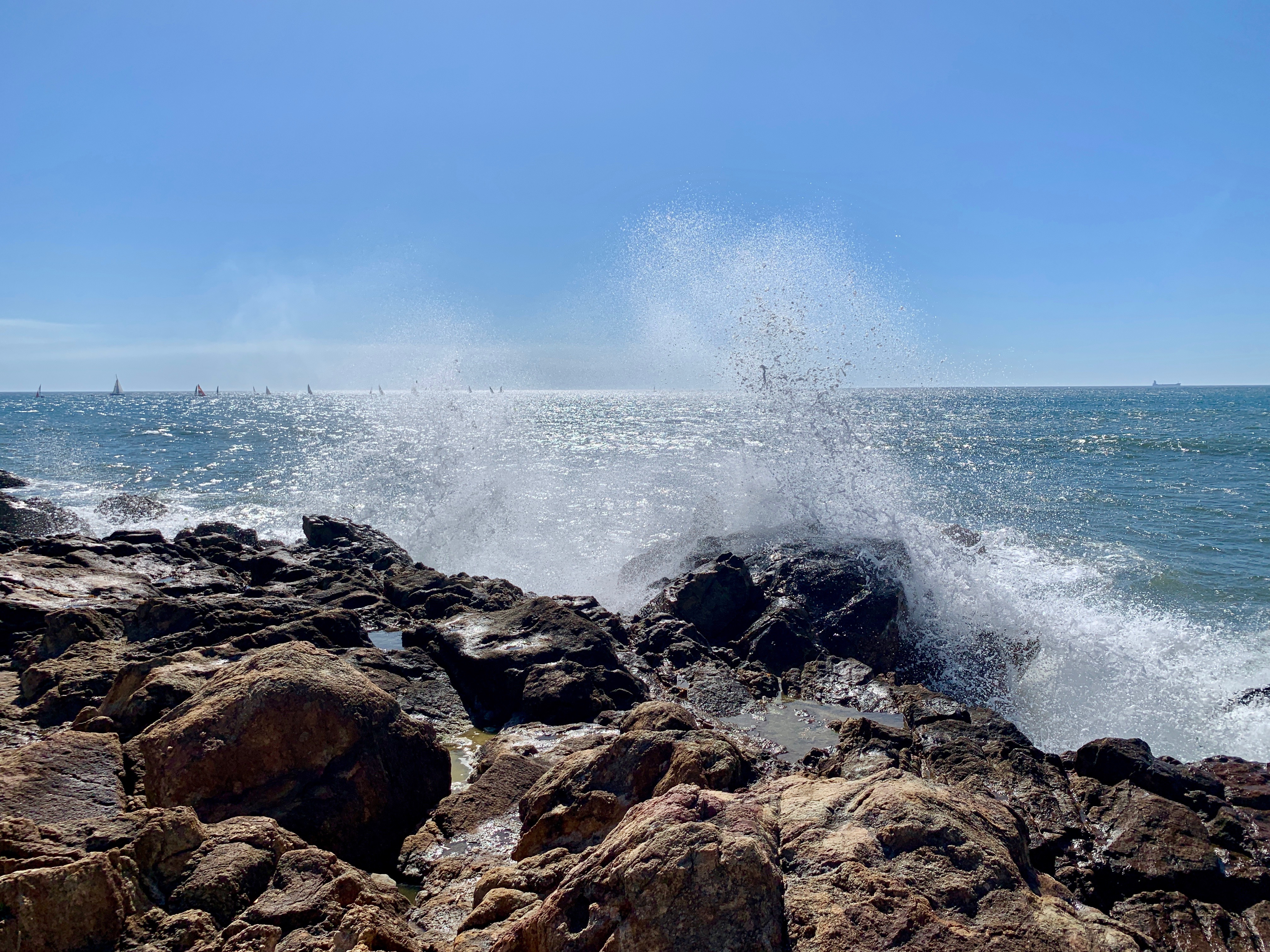 Water crashing on rocks at Praia Ingleses