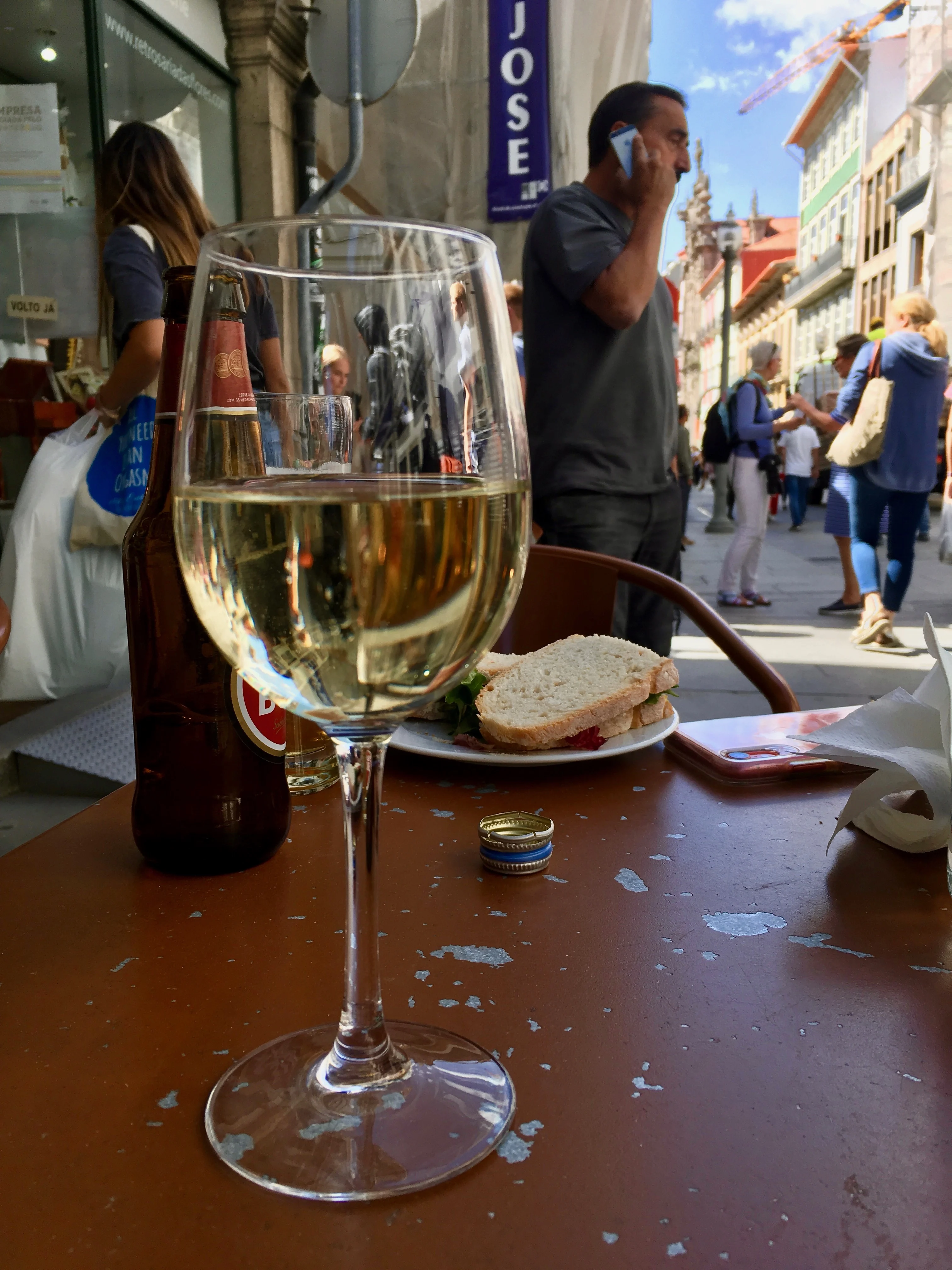 A Douro white wine at Mercearia Flores