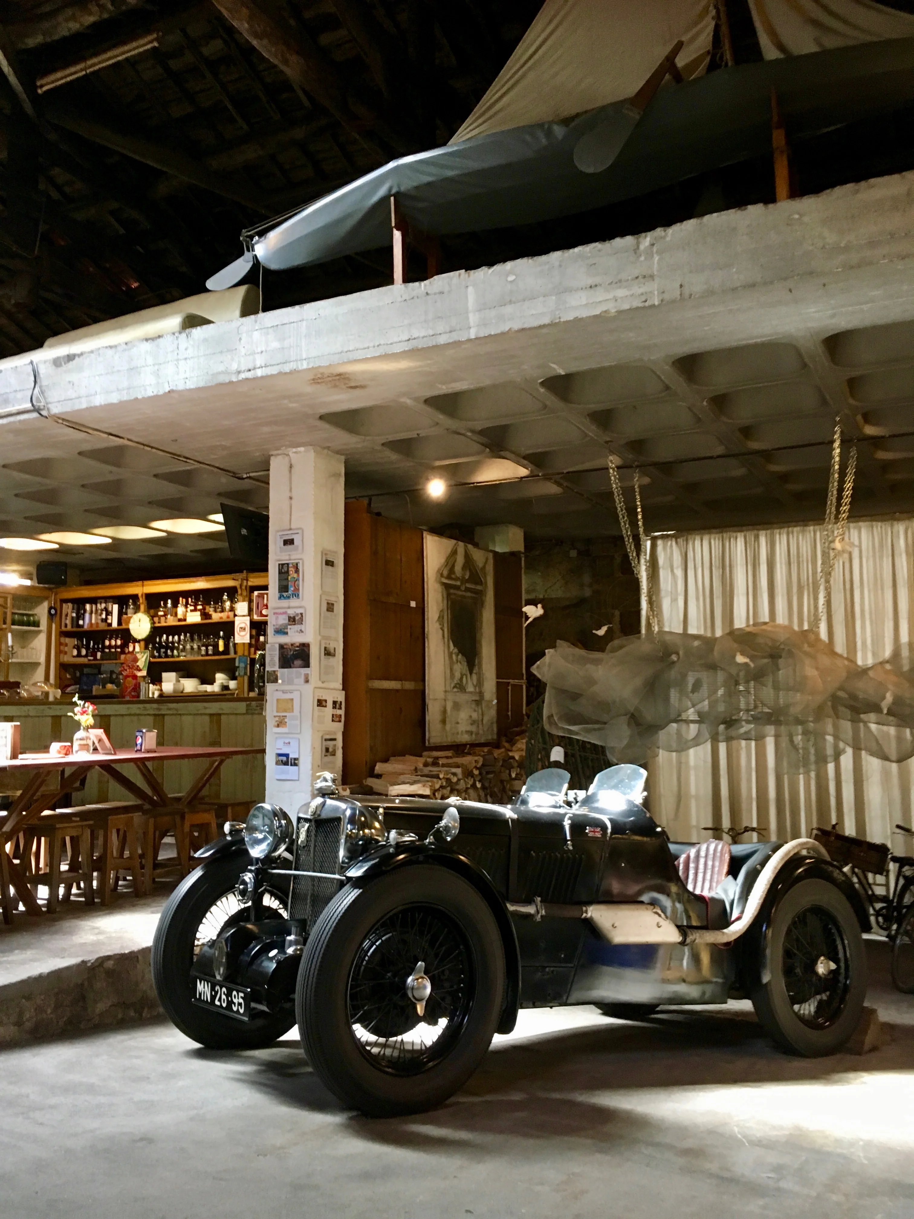 A 1950s car inside of Armazém