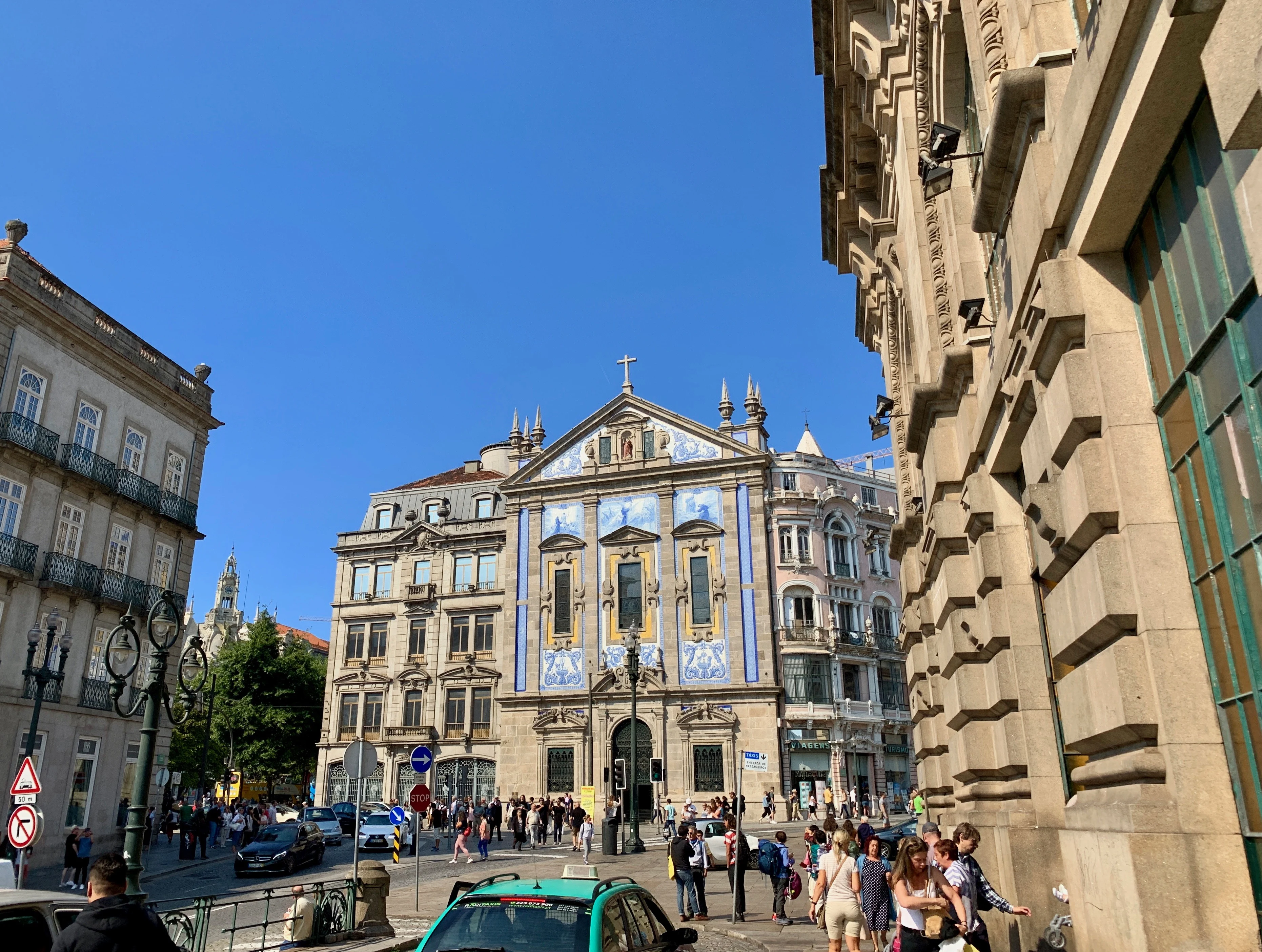 The facade of Sao Bento train station