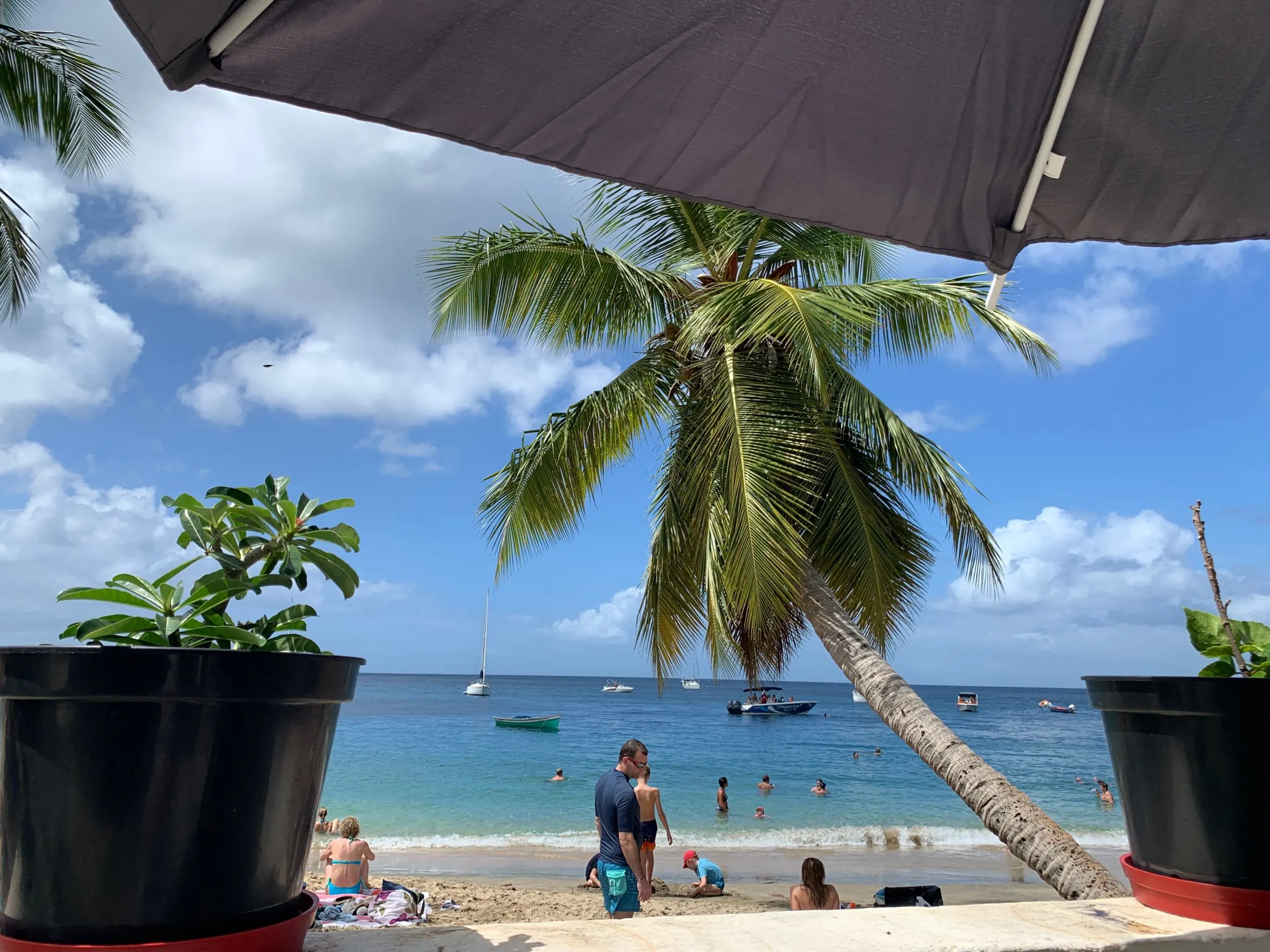 People swimming and laying on the beach at Plage Les Anses d’Arlêt